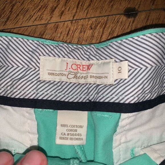 J Crew broken in flat front size 10 green chino vacationcore shorts - Picture 2 of 3